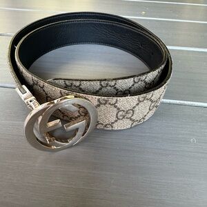 Gucci reversible black / beige logo size 95 men